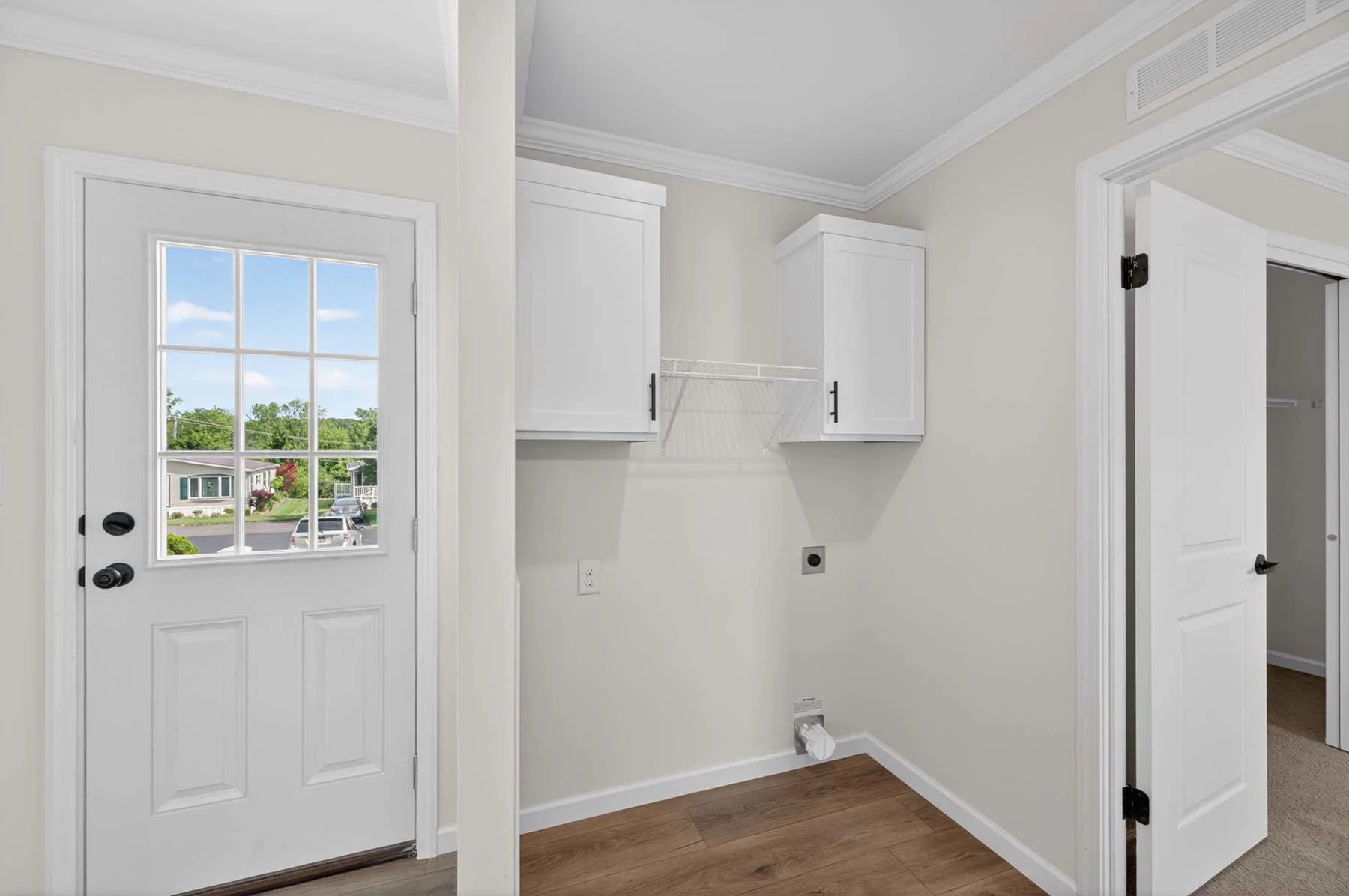 Symphony 641 interior home features
