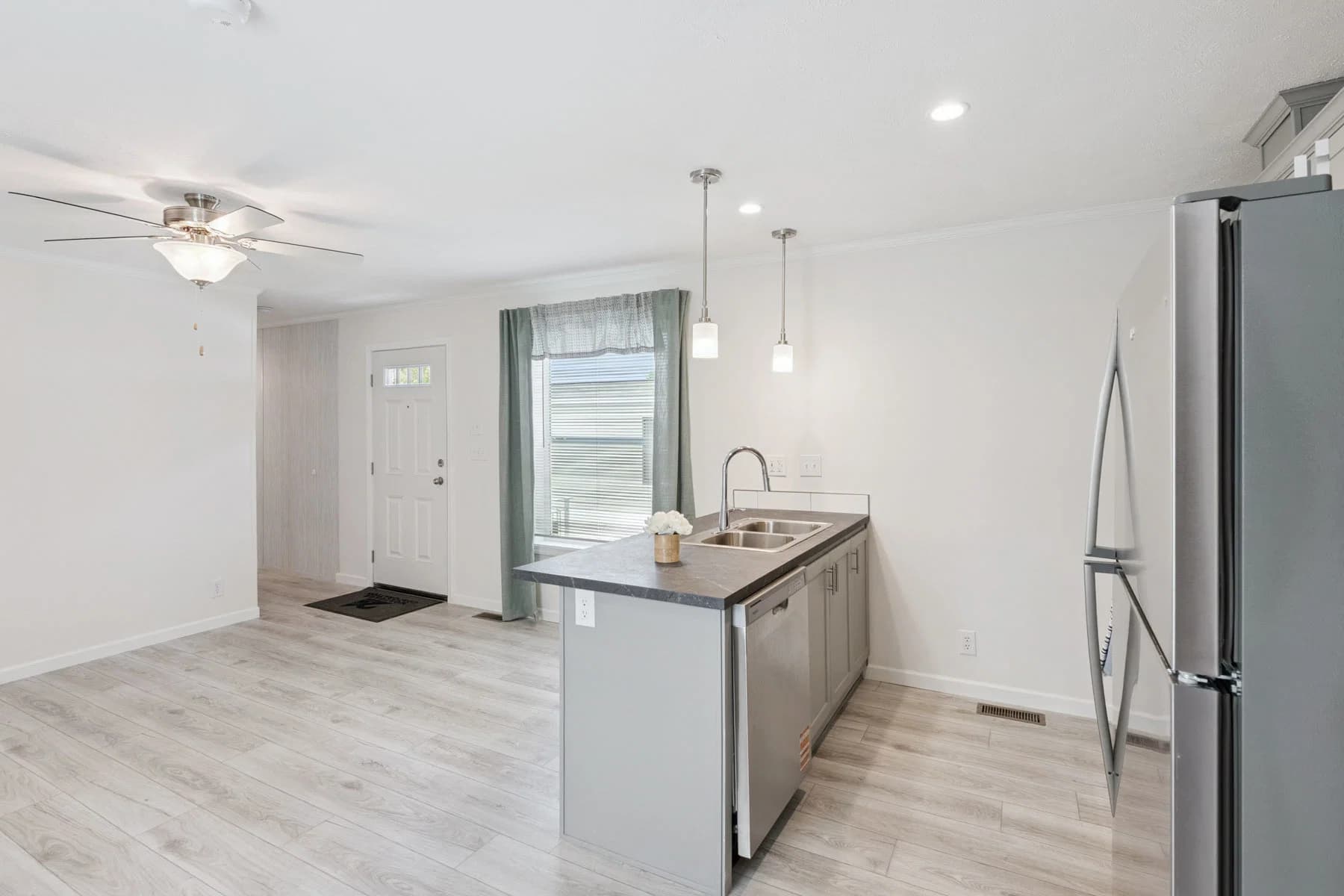 Placid 2 interior home features