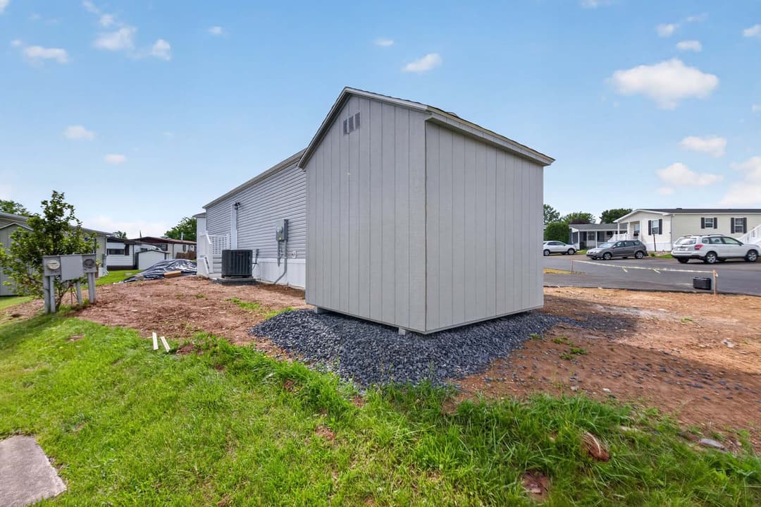 Symphony 641 exterior home features