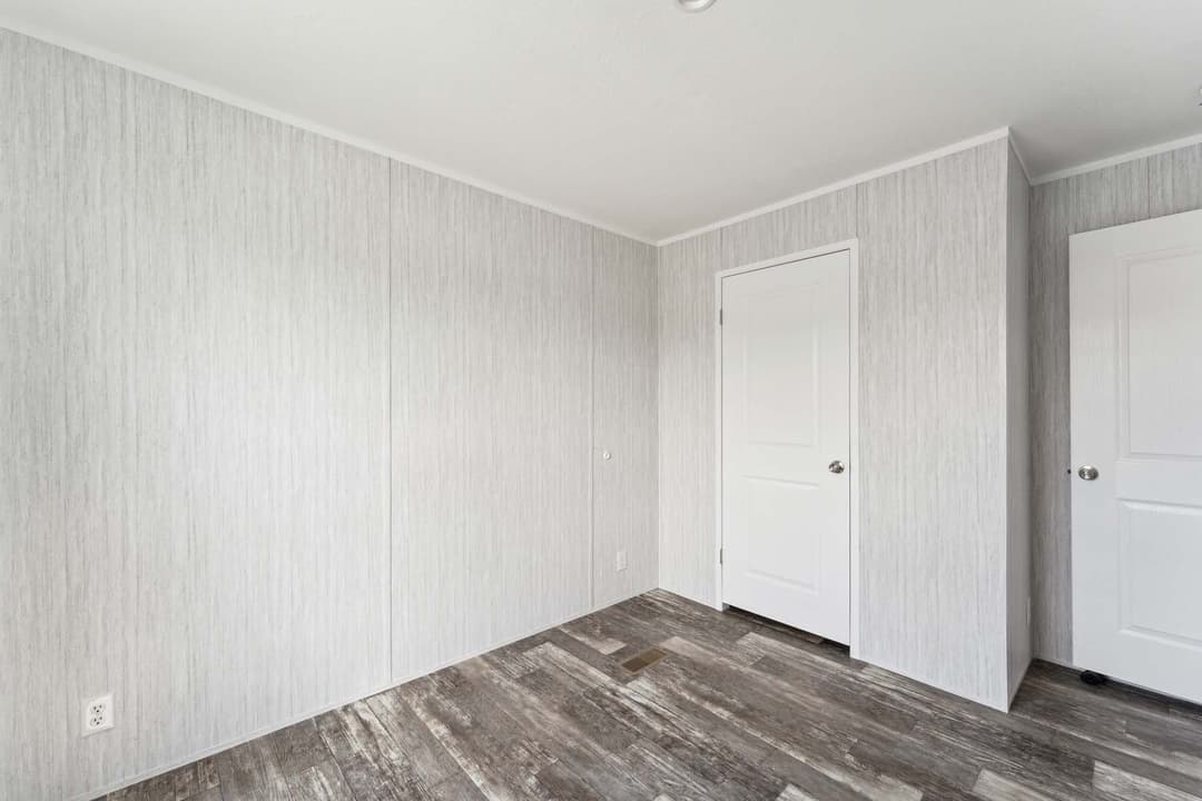 Keuka bedroom home features