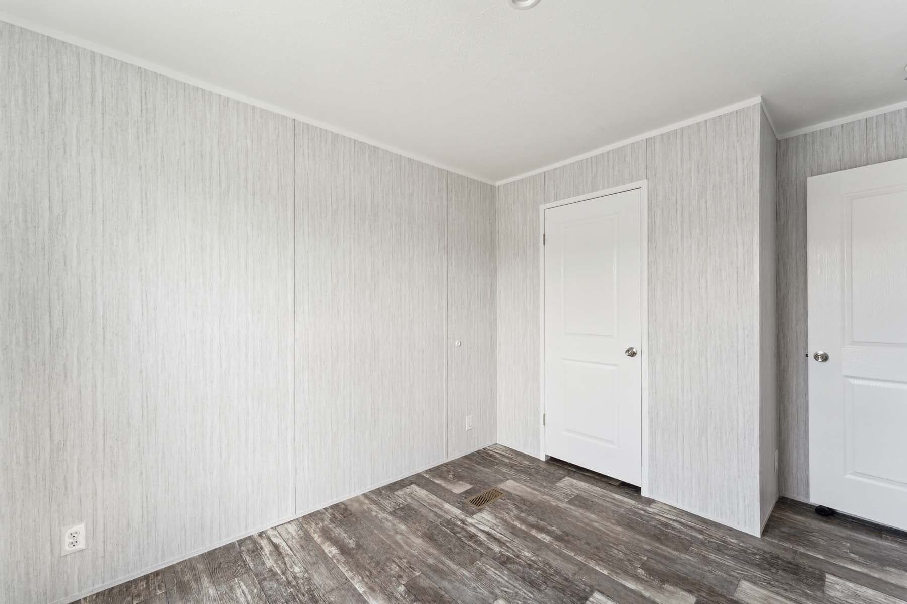 Keuka bedroom home features