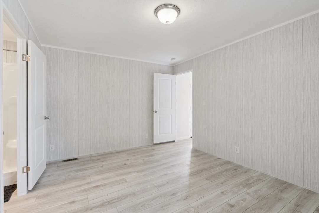 Placid 2 bedroom home features
