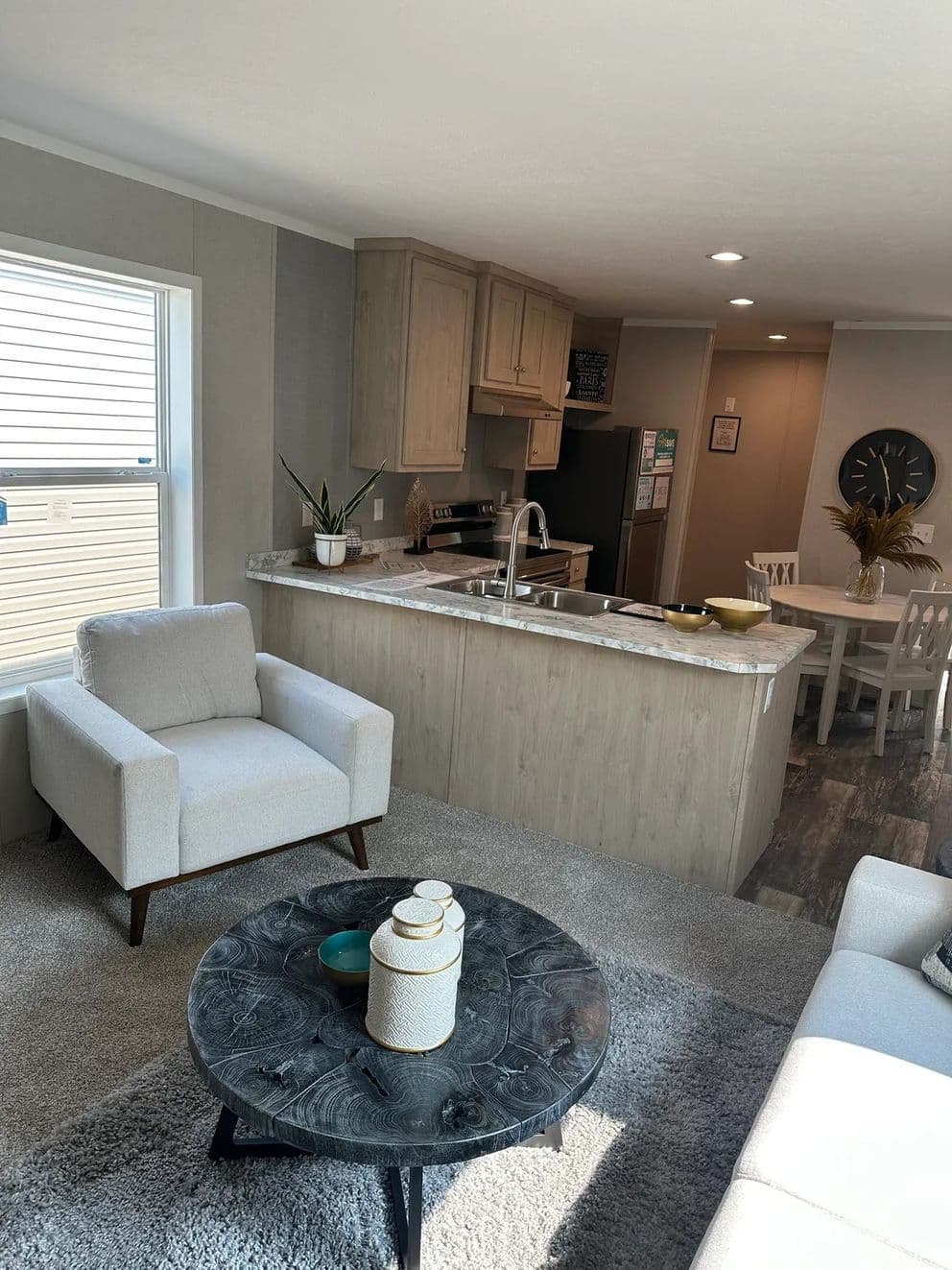 Topaz interior home features