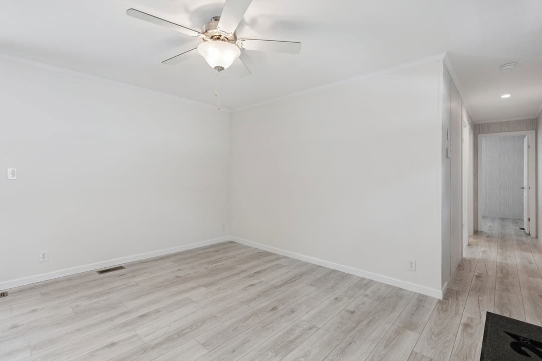 Achiever 6902 interior home features