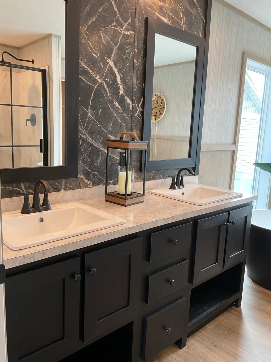 Emerald bathroom home features