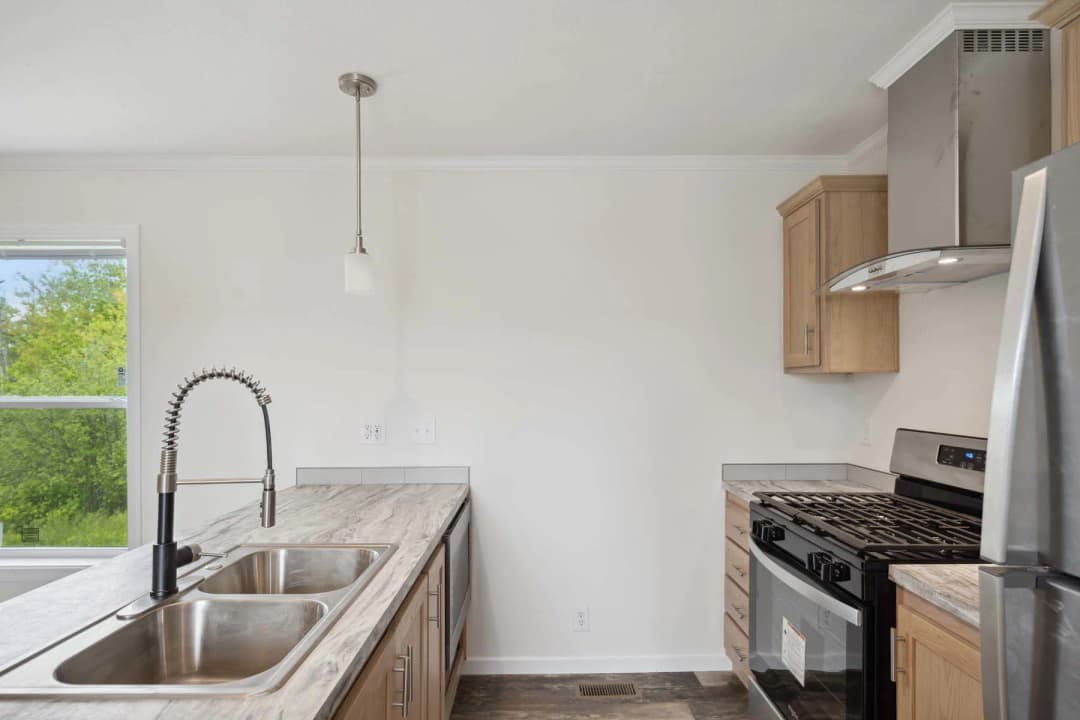 Placid 3 kitchen home features