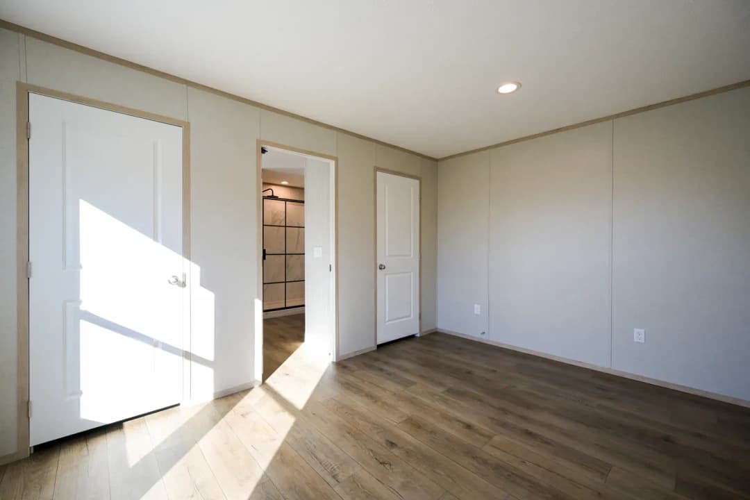 Tiger's eye interior home features