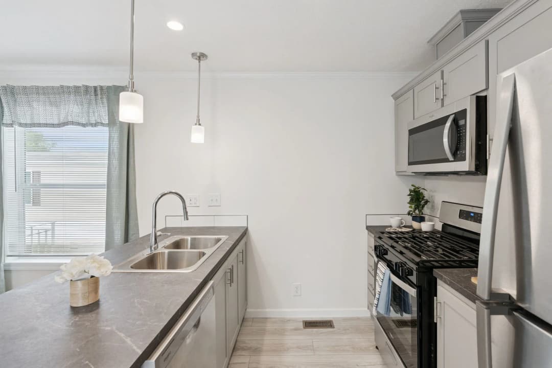 Placid 2 kitchen home features