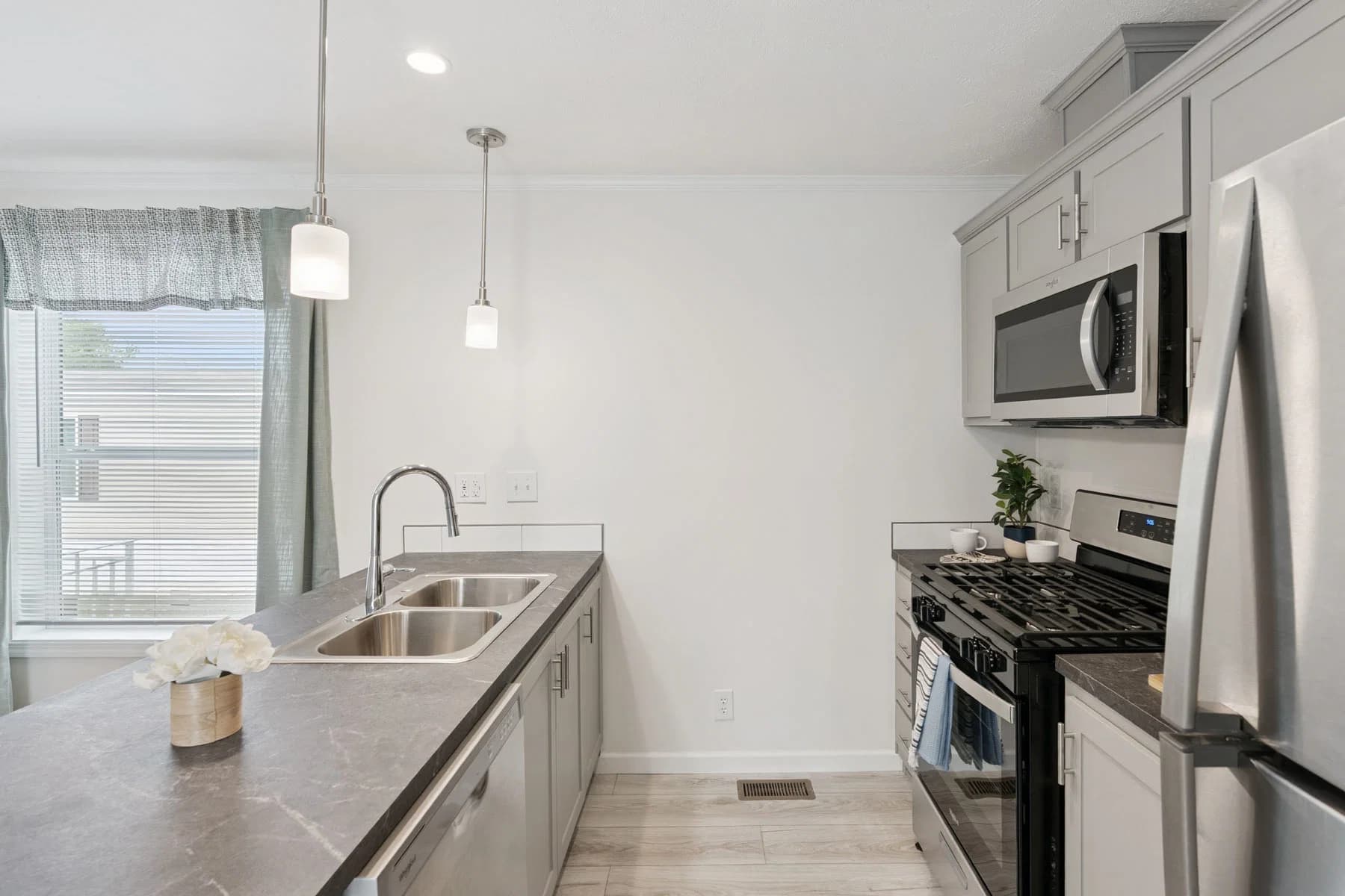 Placid 2 kitchen home features