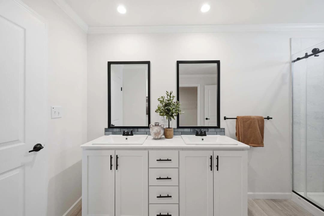 Abundance 1600 bathroom home features