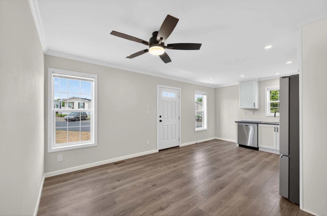 Symphony 641 interior home features