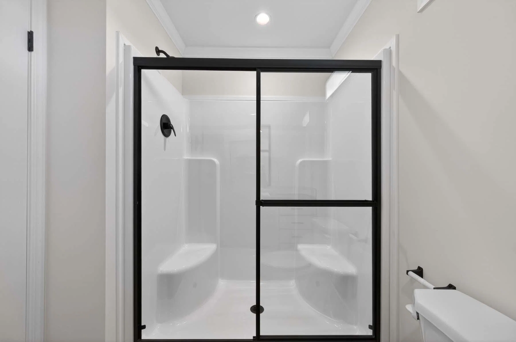 Symphony 641 bathroom home features