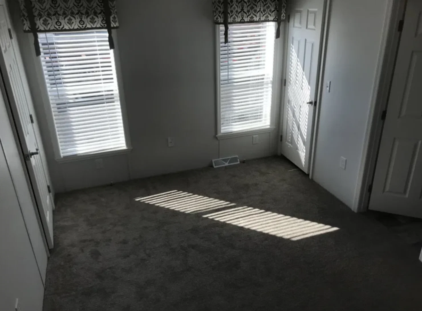 G-16-634 bedroom home features