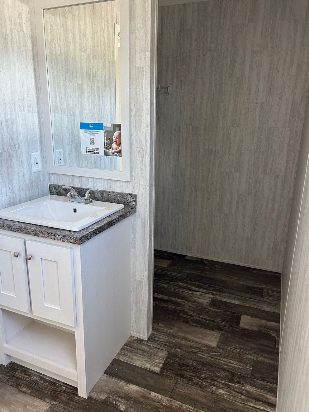 Sapphire 76 bathroom home features