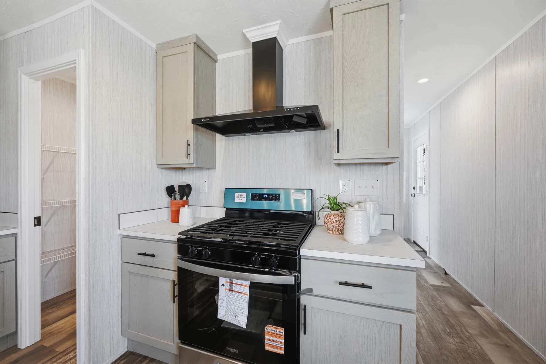 Devotion 940 kitchen home features