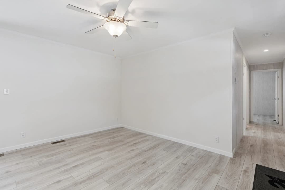 Placid 2 interior home features