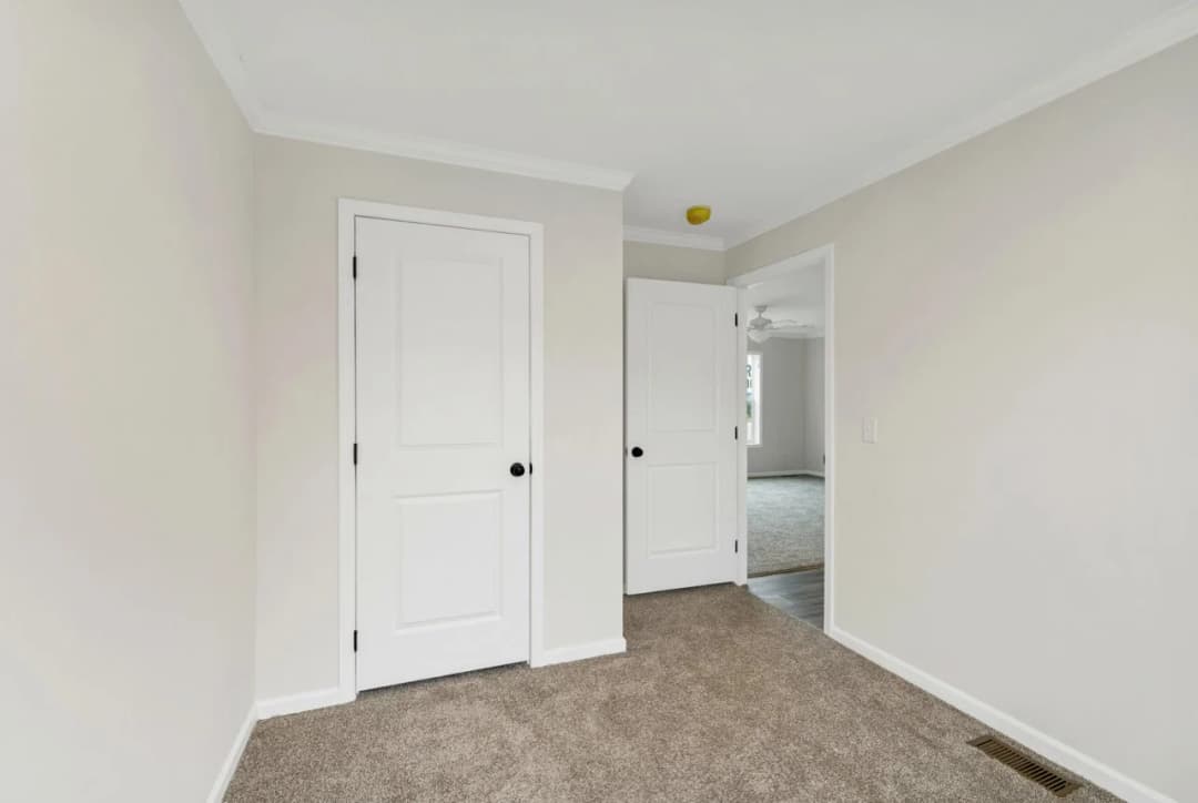 Spinel 64 interior home features