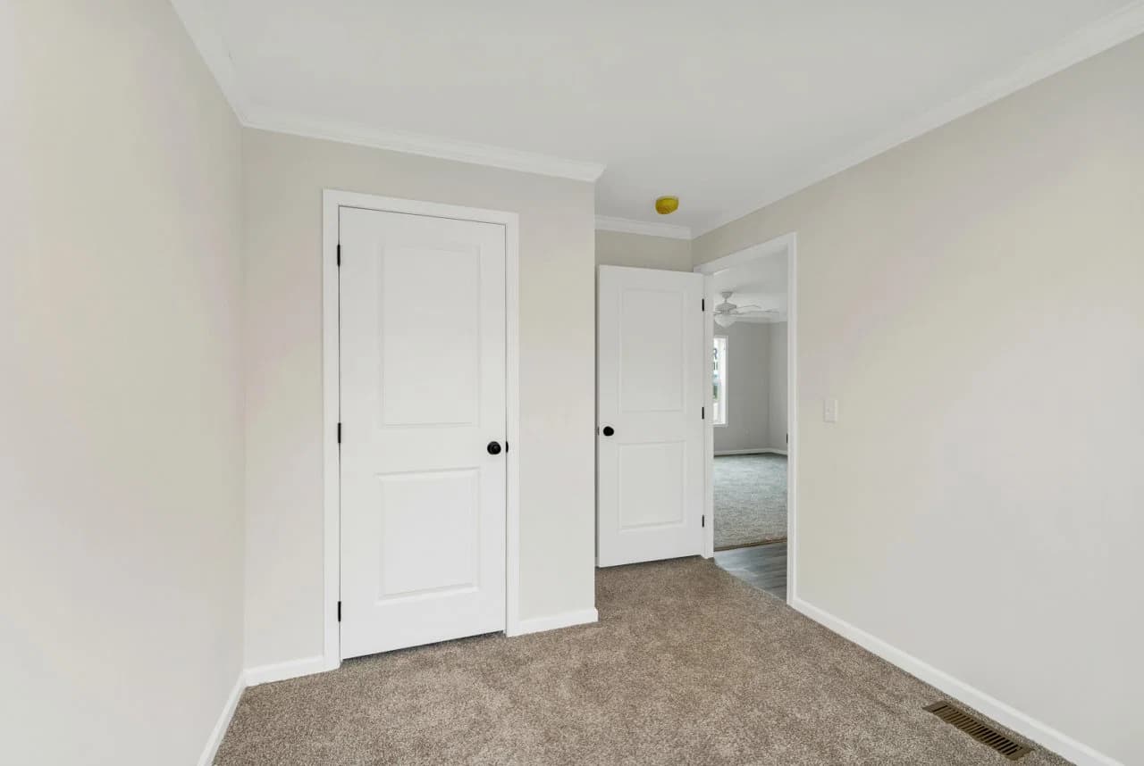 Spinel 64 interior home features