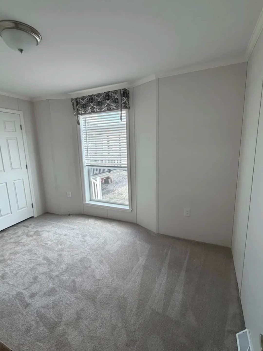 G-16-678 bedroom home features