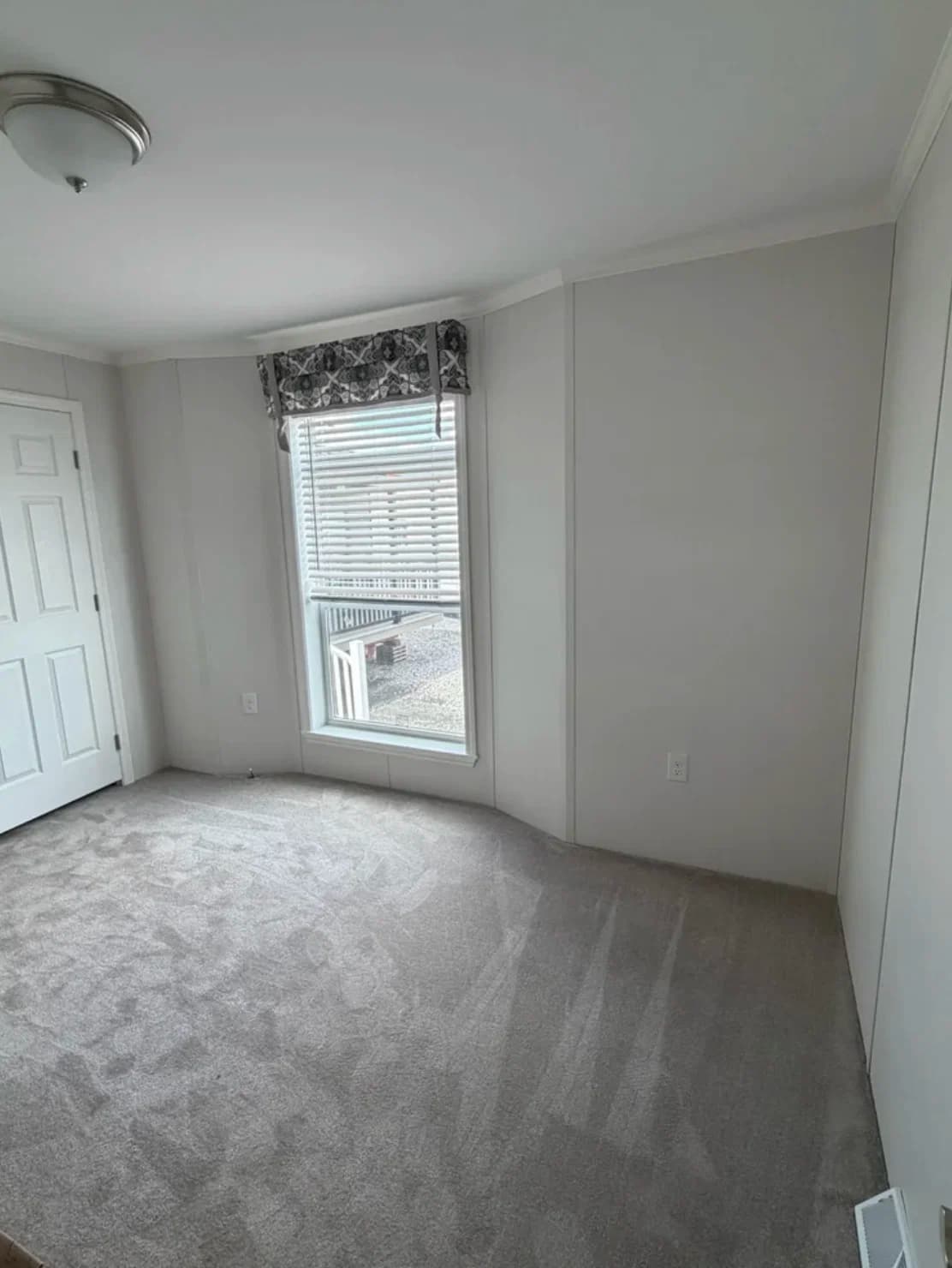 G-16-678 bedroom home features