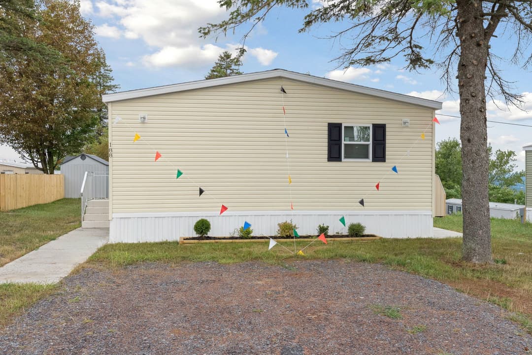 Superior 3905 elevation and exterior home features