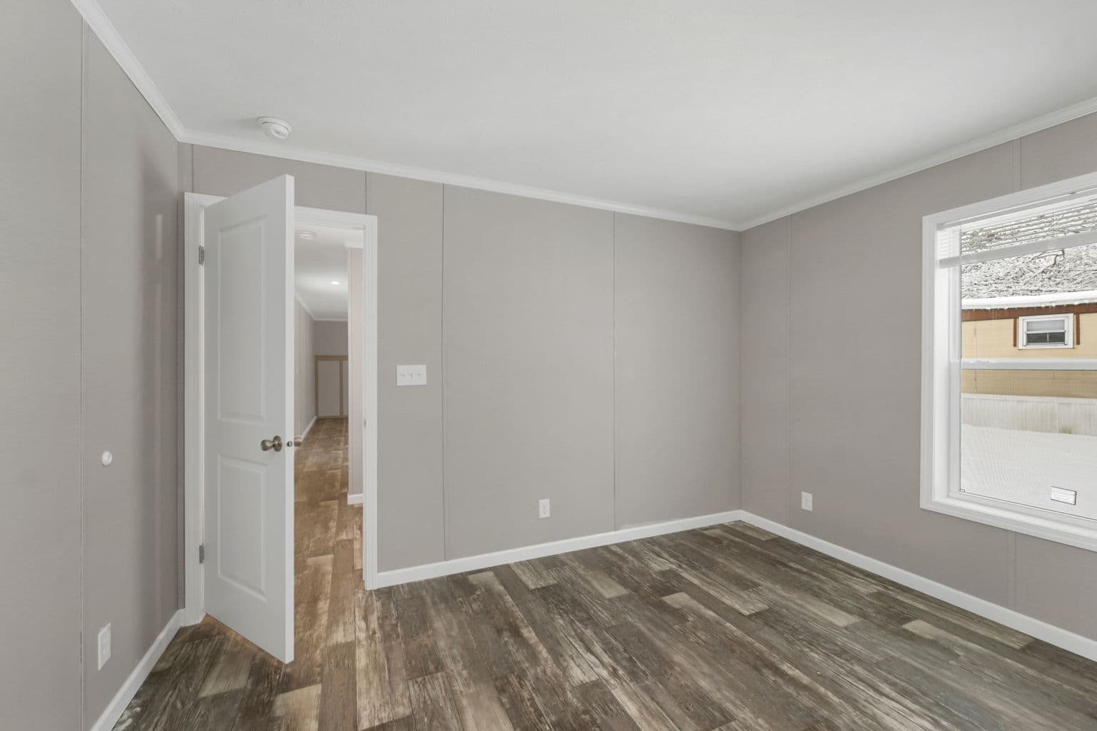 Zenith 6803 bedroom home features