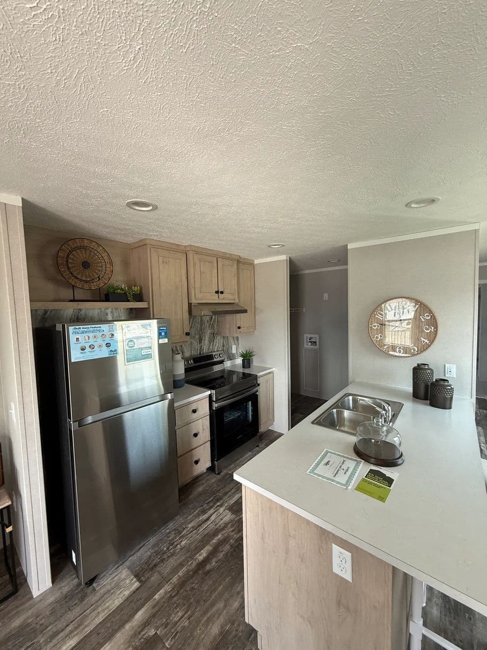 Onyx 40 kitchen home features