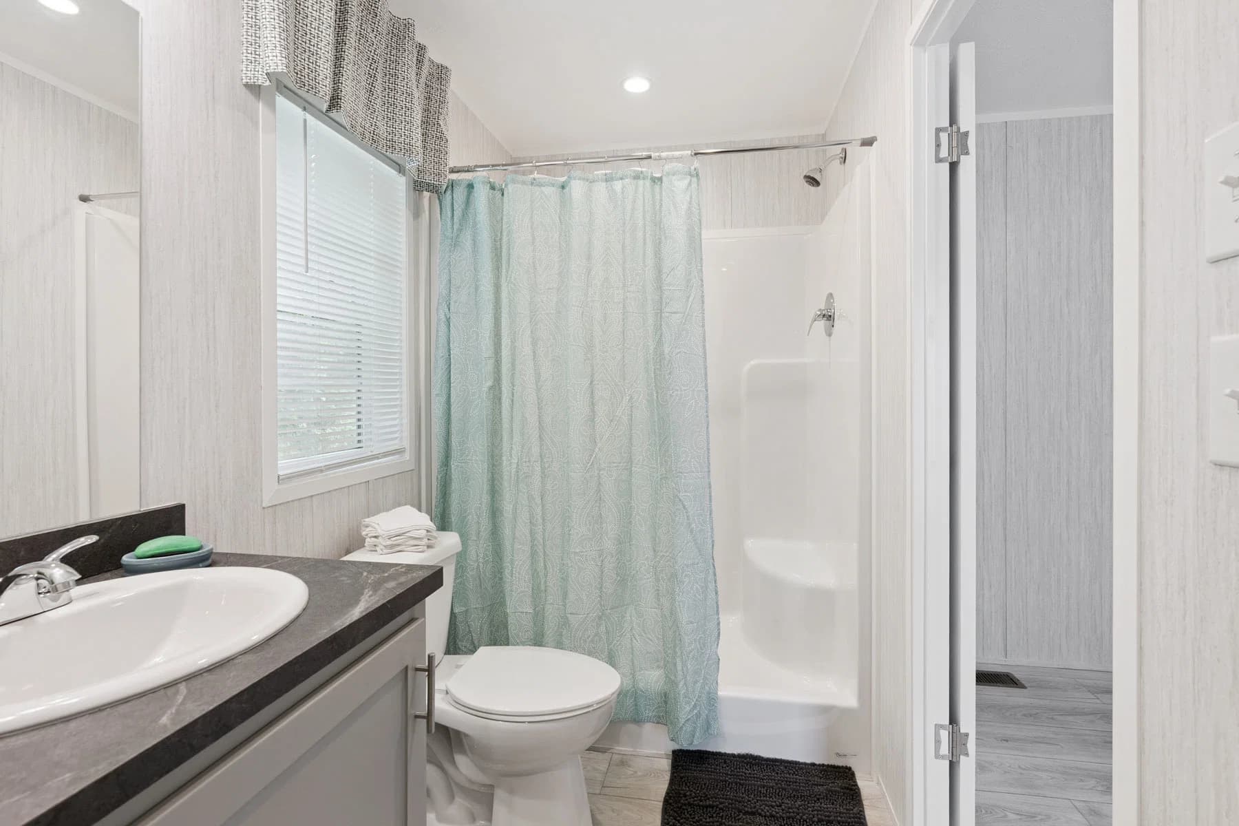 Placid 2 bathroom home features
