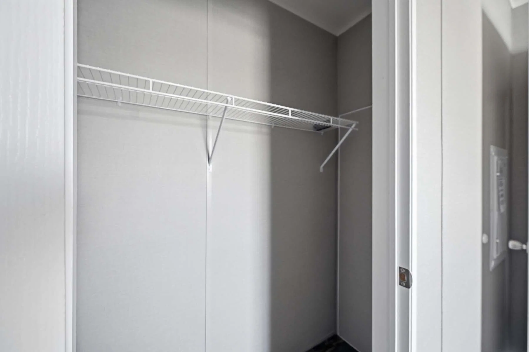 Echo interior home features