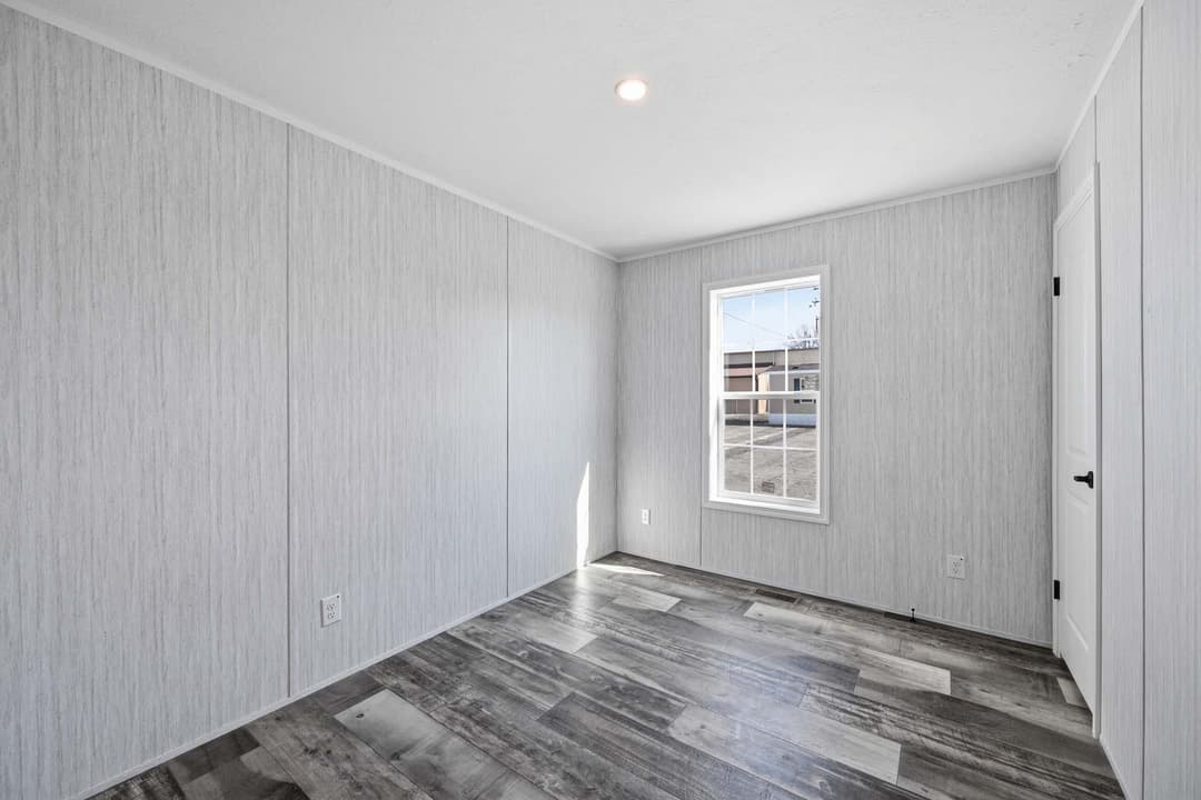 Devotion 940 bedroom home features