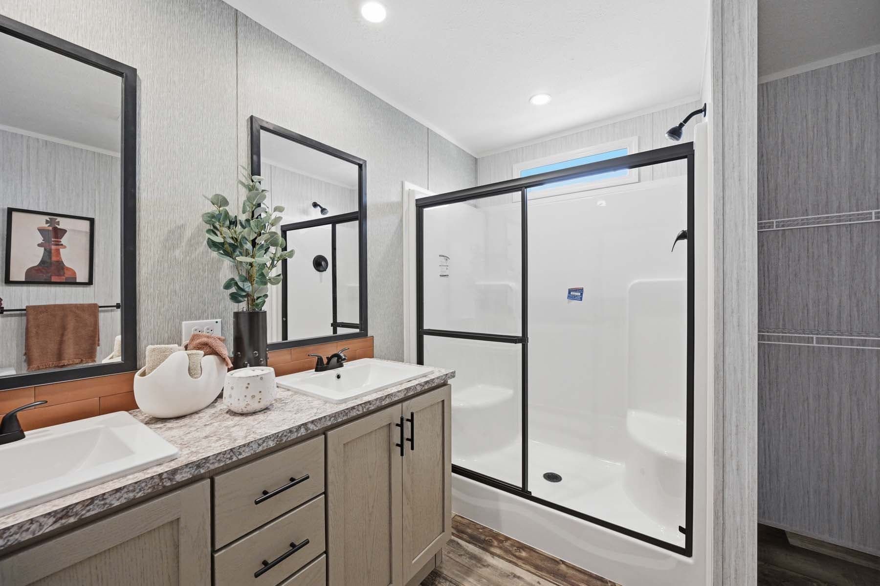 Devotion 940 bathroom home features