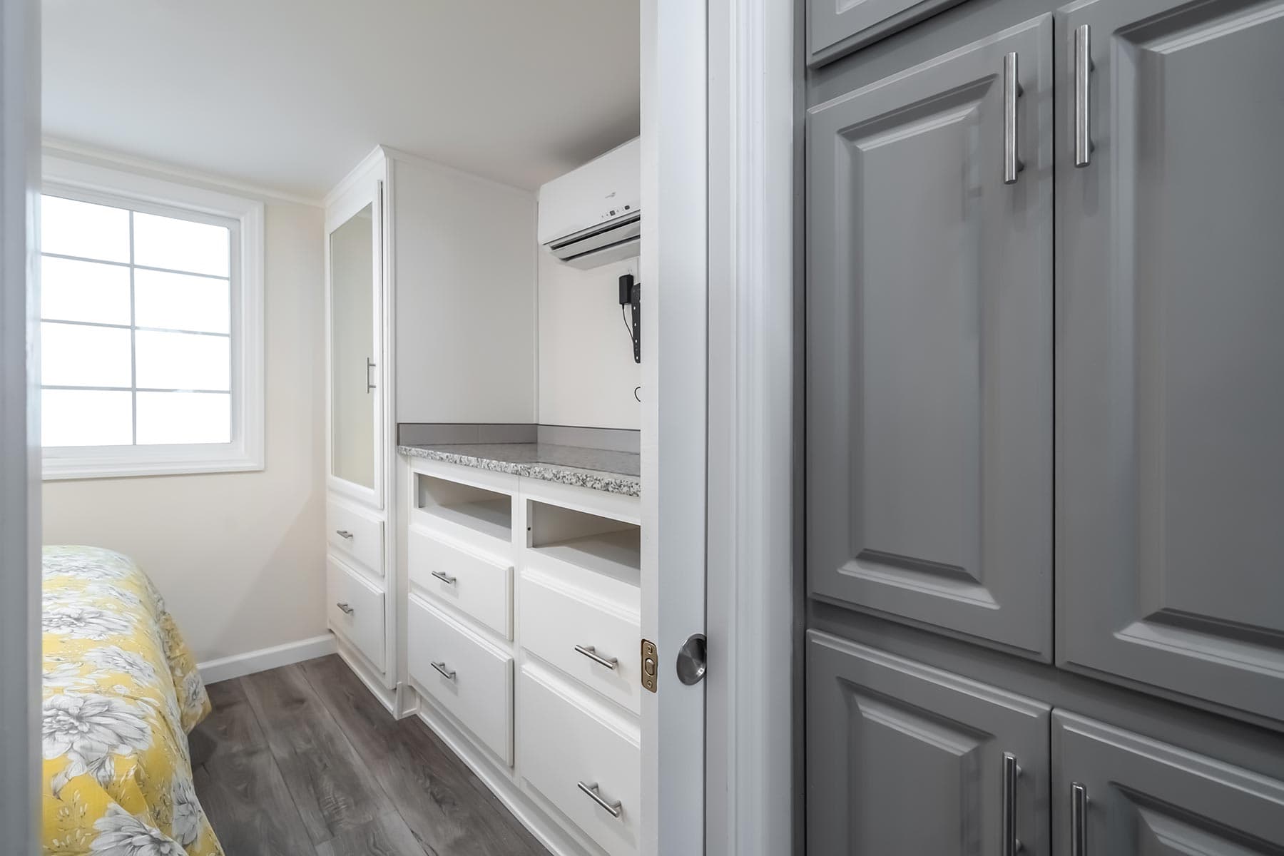 Shore park 1969sl bedroom home features