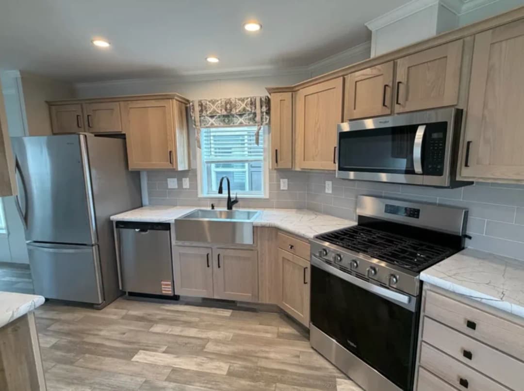 G-16-678 kitchen home features