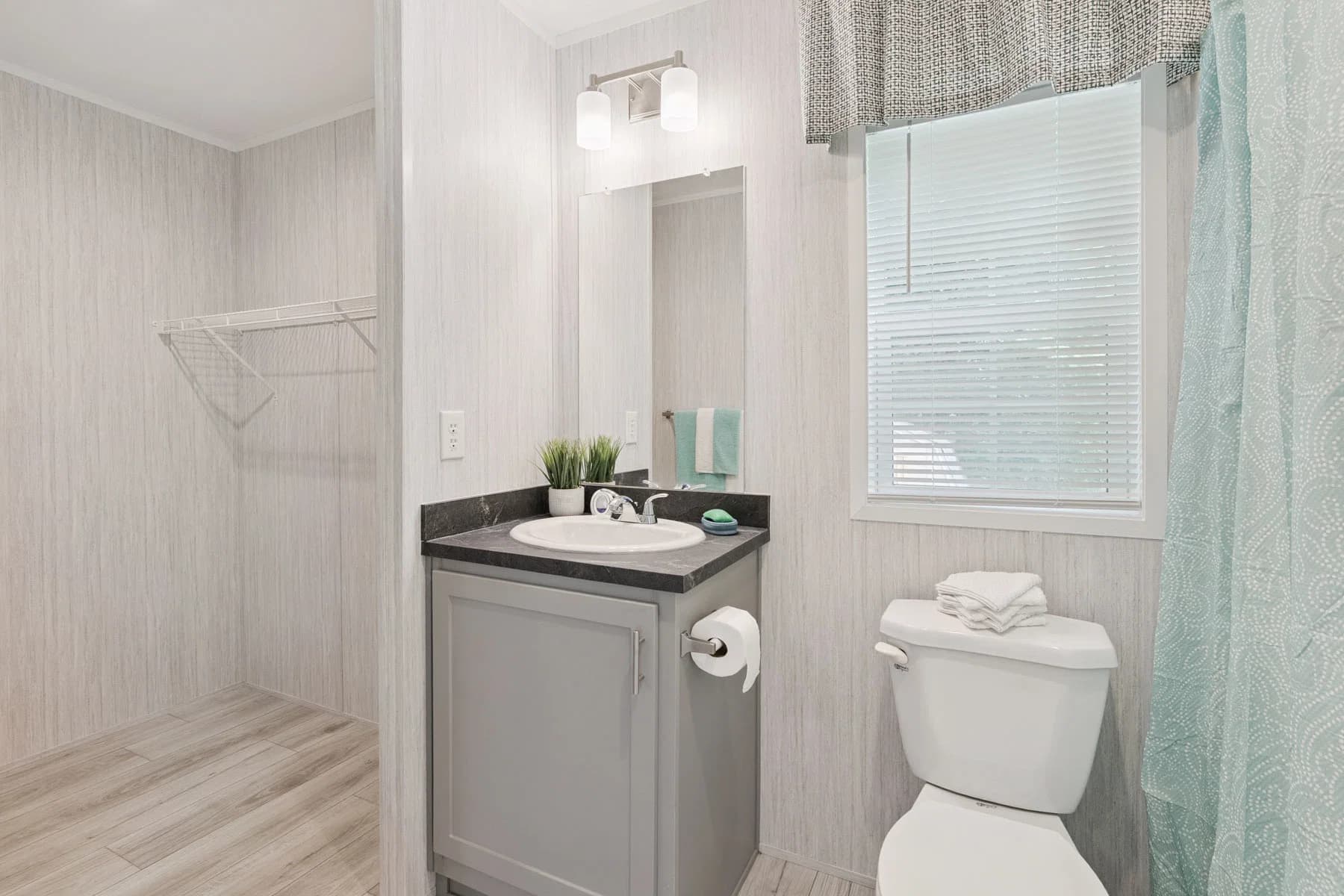 Placid 2 bathroom home features