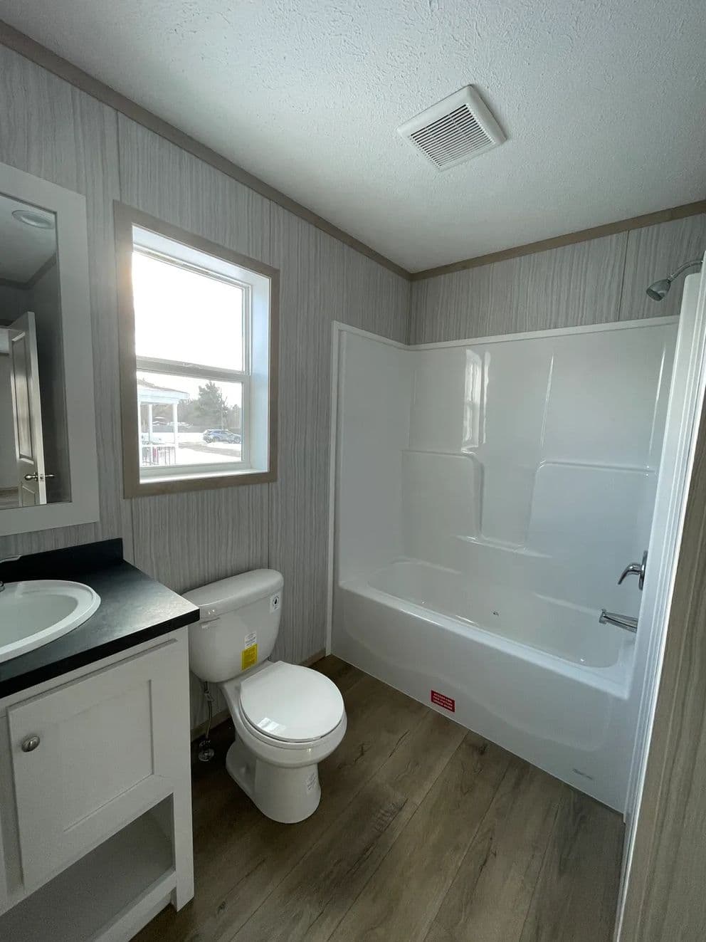 Jade 48 bathroom home features