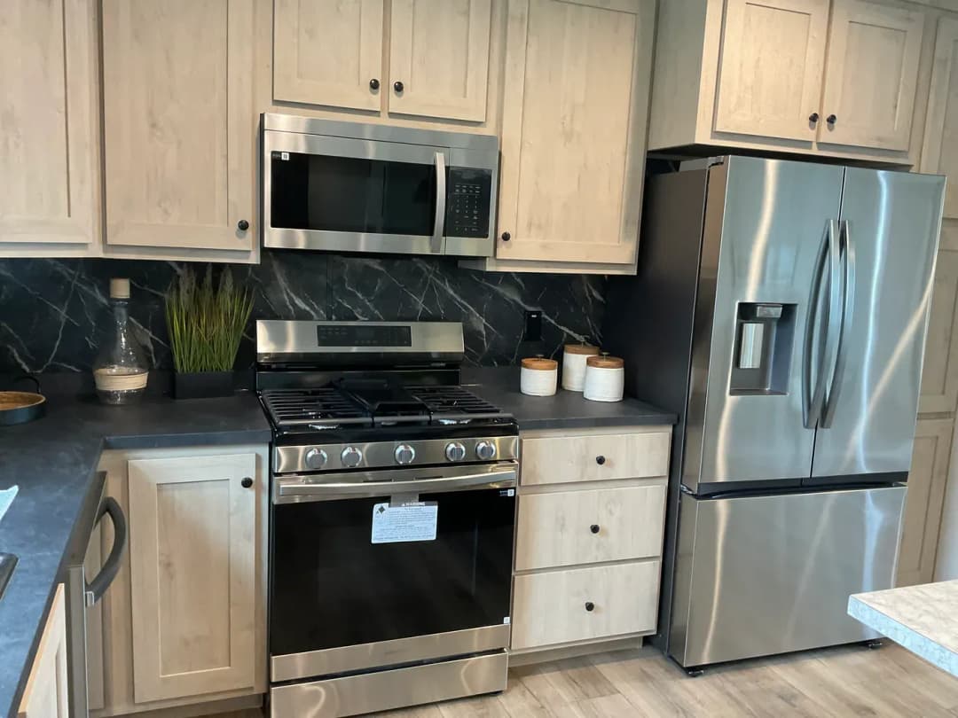 Emerald kitchen home features