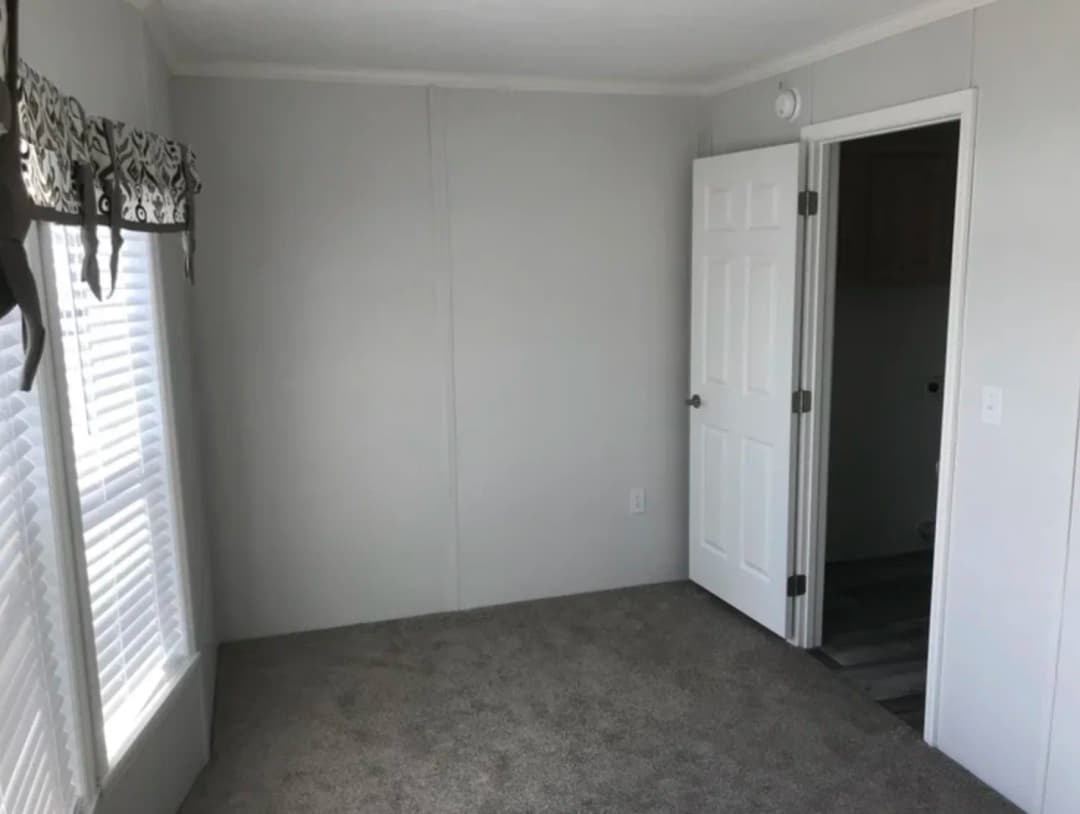 G-16-634 bedroom home features