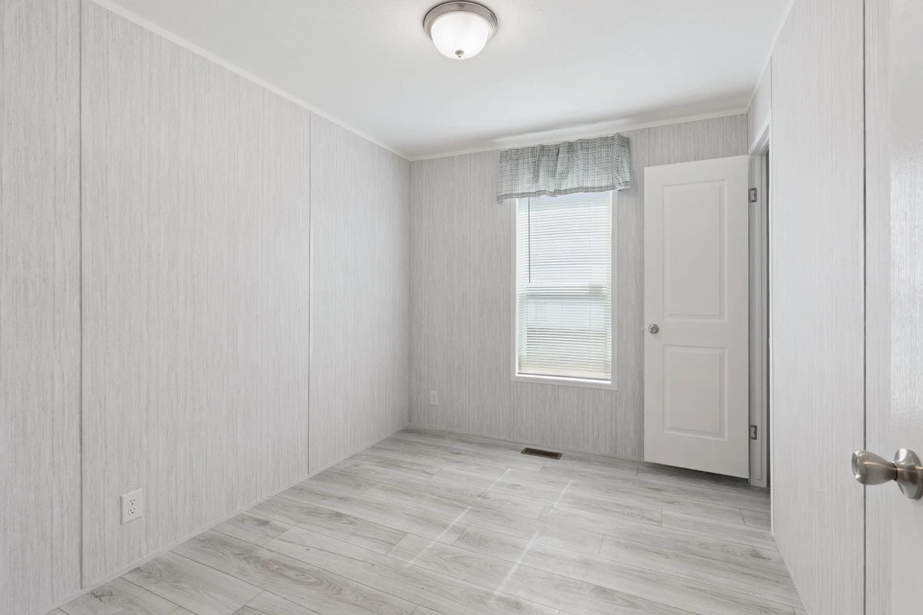 Placid 2 bedroom home features