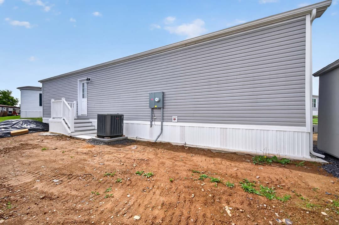 Symphony 641 exterior home features