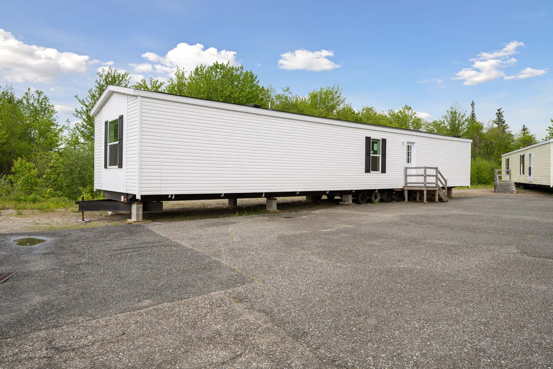 Achiever 6903 elevation and exterior home features