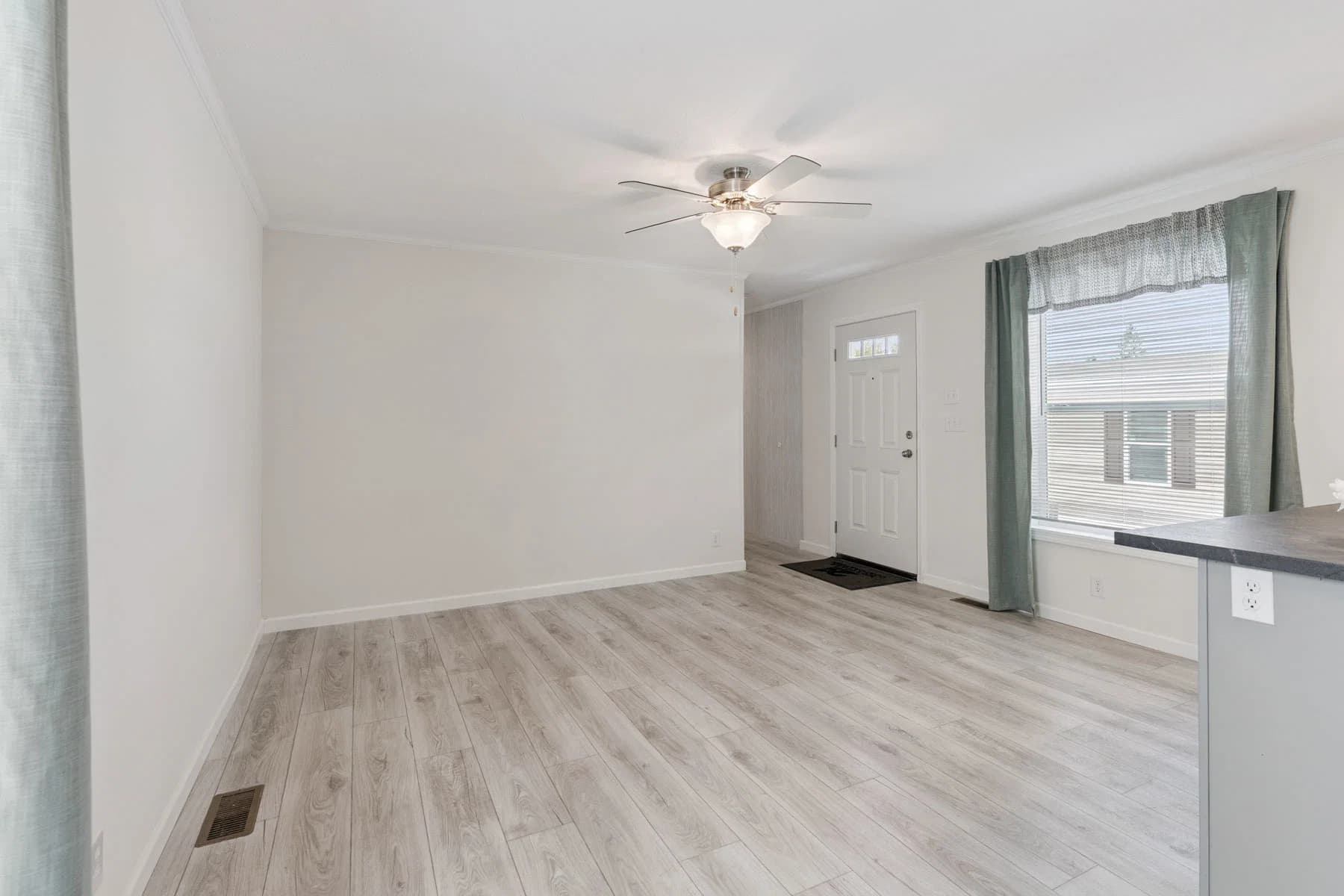 Placid 2 interior home features