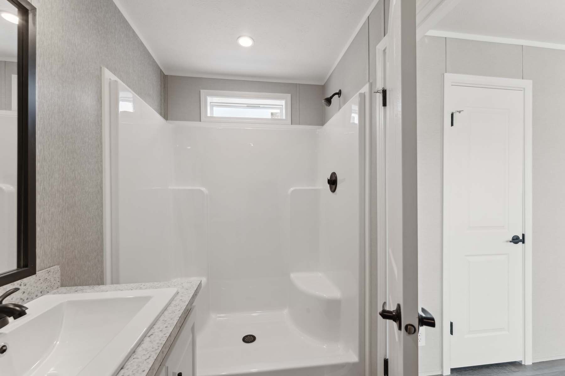 Calm 880 bathroom home features