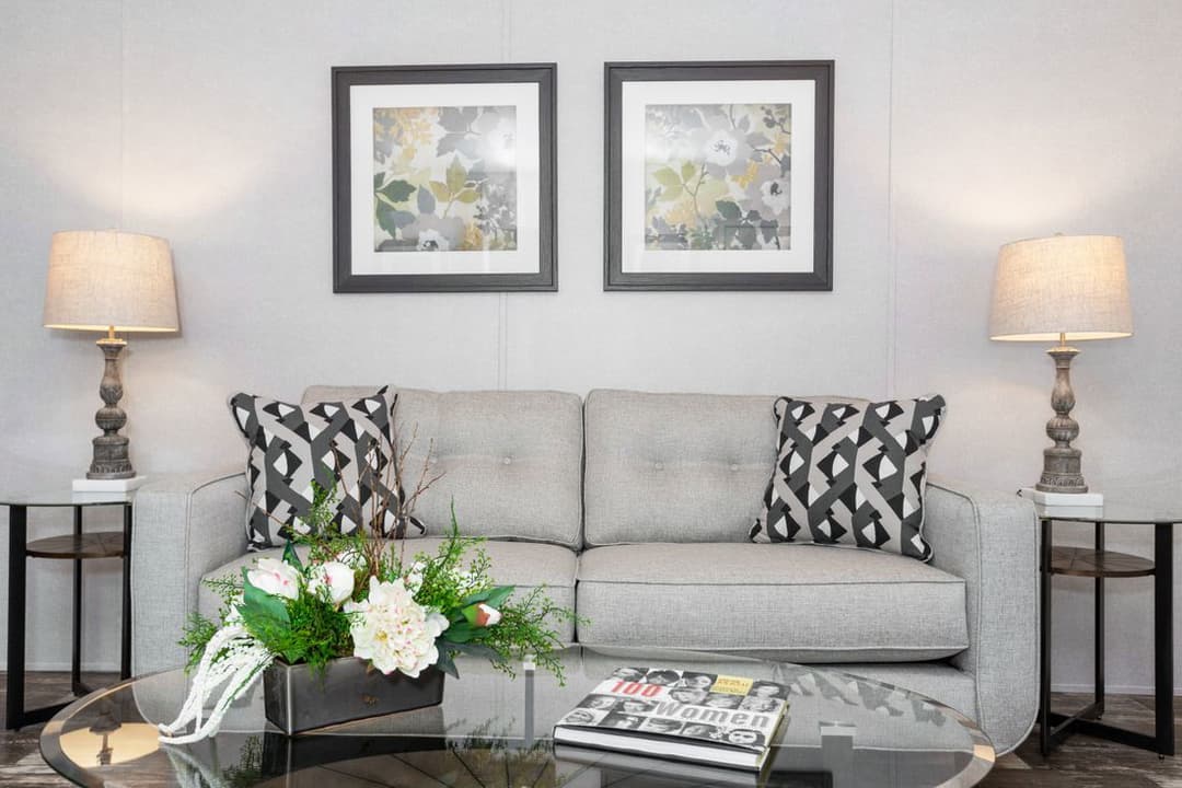 Sapphire interior home features