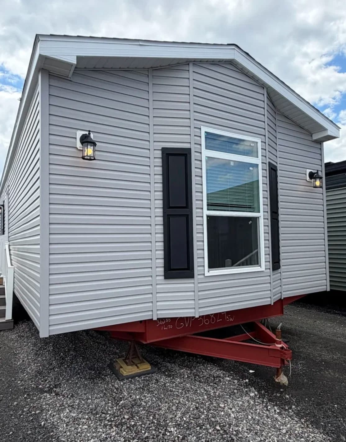 G-16-678 elevation and exterior home features