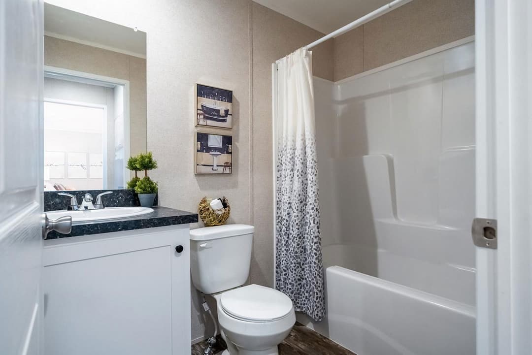 Pinnacle 3904 bathroom home features