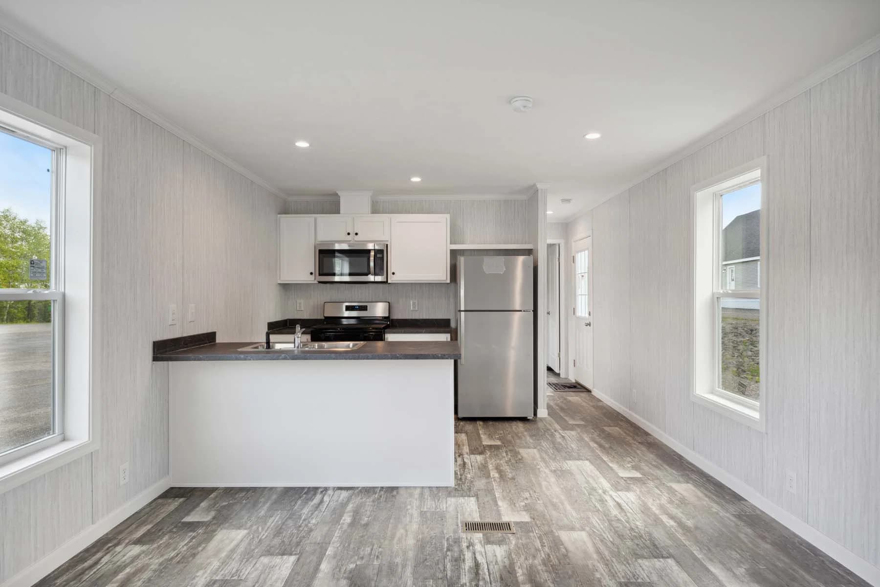 Otis 3 interior home features