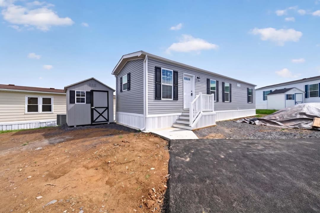 Symphony 641 exterior home features