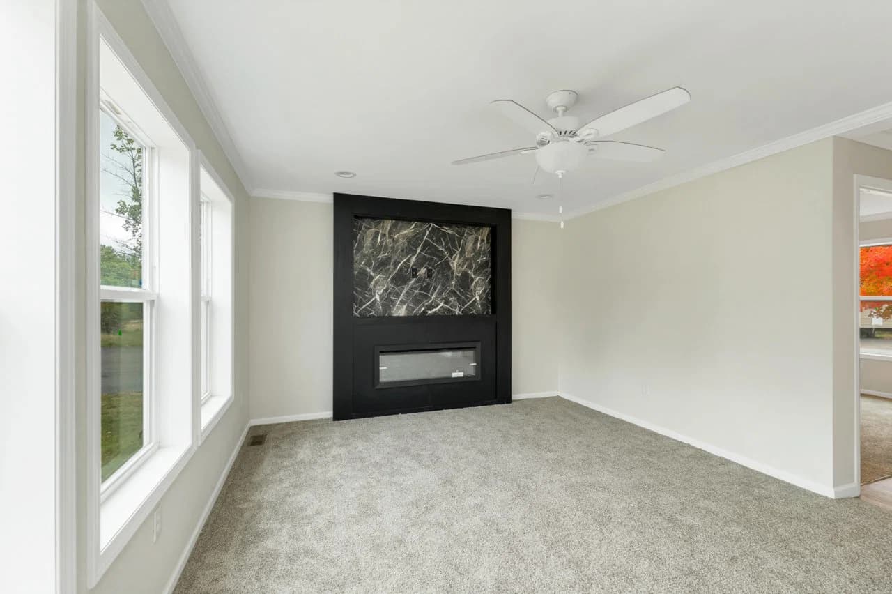 Spinel 64 interior home features
