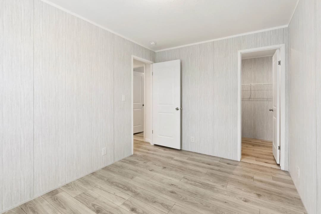 Moosehead bedroom home features