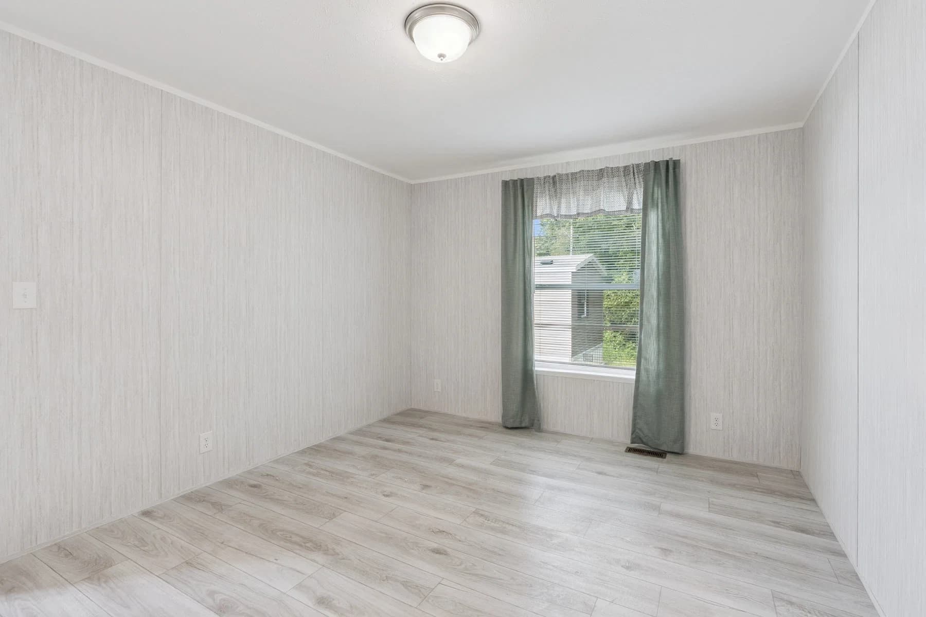 Placid 2 bedroom home features